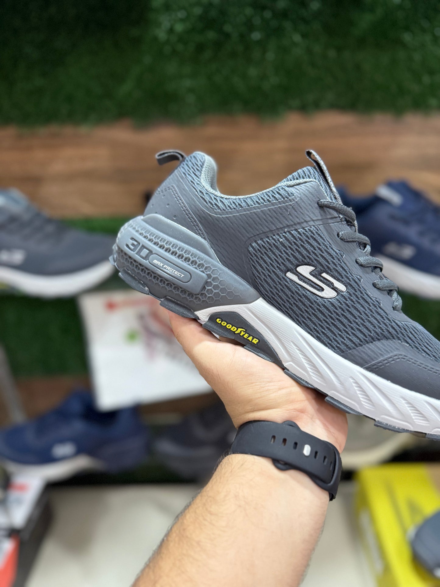 Skechers (3D Max Protect) Memory foam Inner sole